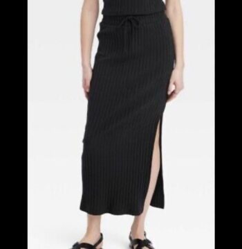 Rib knit black high rise skirt with a slit size